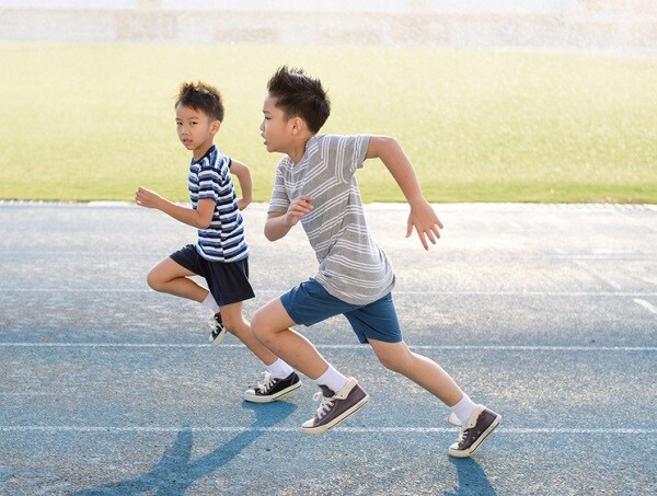Bé trai càng thông minh càng khó nuôi? Chuyên gia nói có 3 cách dạy con trai thành tài - 8