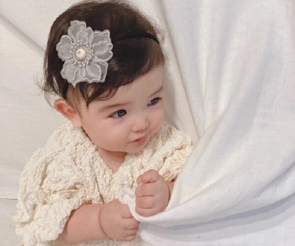 Trẻ xinh đẹp lúc nhỏ nhưng &#34;vỡ nét&#34; khi lớn lên: Bác sĩ nói bố mẹ đã nuôi dạy sai cách - 1