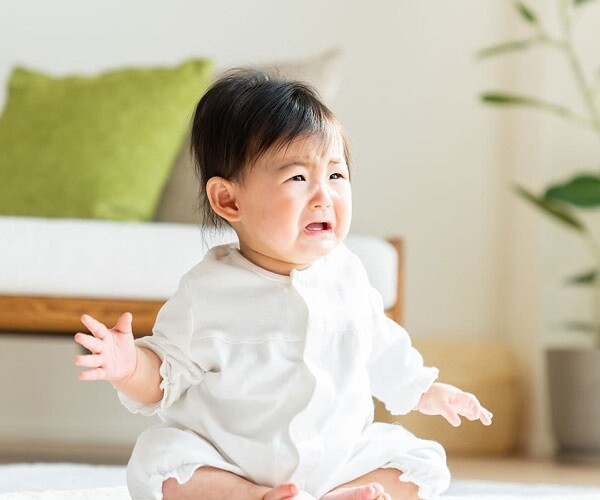 Không hề mê tín: Trẻ sơ sinh khóc khi gặp người lạ ẩn chứa 2 lý do, me nên biết để chăm con nhàn hơn - 1