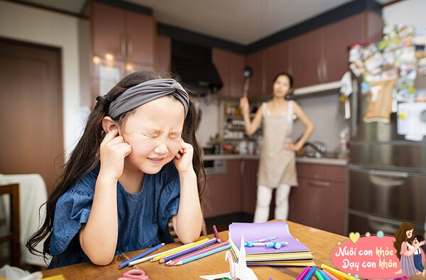 Trẻ thể hiện 3 hành vi này cho thấy bố mẹ không hạnh phúc, gia đình lạnh nhạt - 4