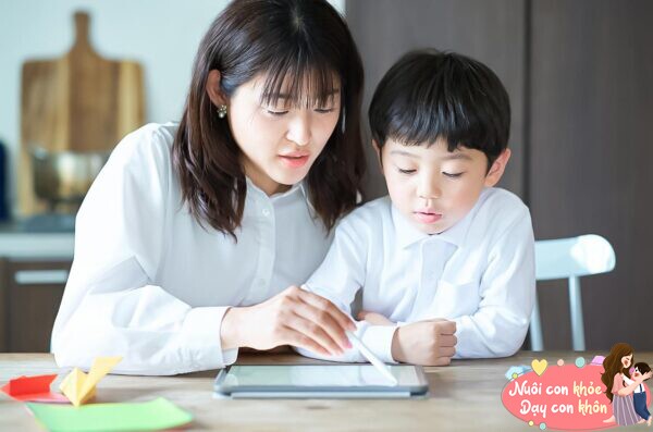 Trẻ thể hiện 3 hành vi này cho thấy bố mẹ không hạnh phúc, gia đình lạnh nhạt - 6