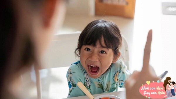 Trẻ thể hiện 3 hành vi này cho thấy bố mẹ không hạnh phúc, gia đình lạnh nhạt - 3