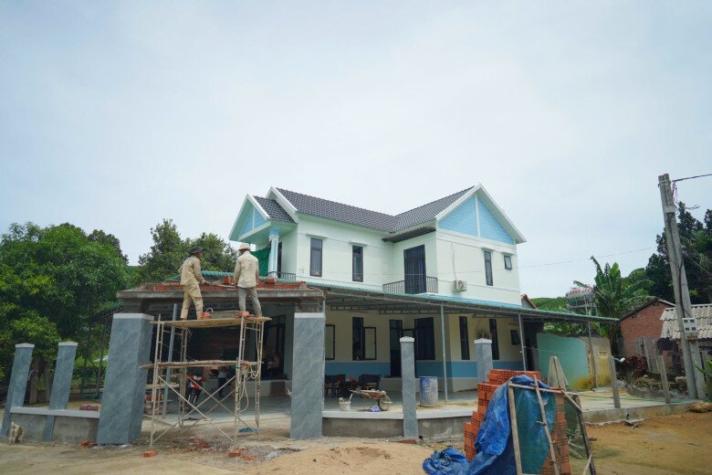“Cô gái tí hon” người đồng bào Hrê xây nhà 2 tầng 1,5 tỷ báo hiếu, bố mẹ nhìn thành quả tưởng nằm mơ - 2