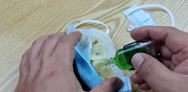 Cứ đến hè là mẹ chồng nhỏ ít dầu gió lên tỏi, tôi học theo và kết quả không ngờ - 3