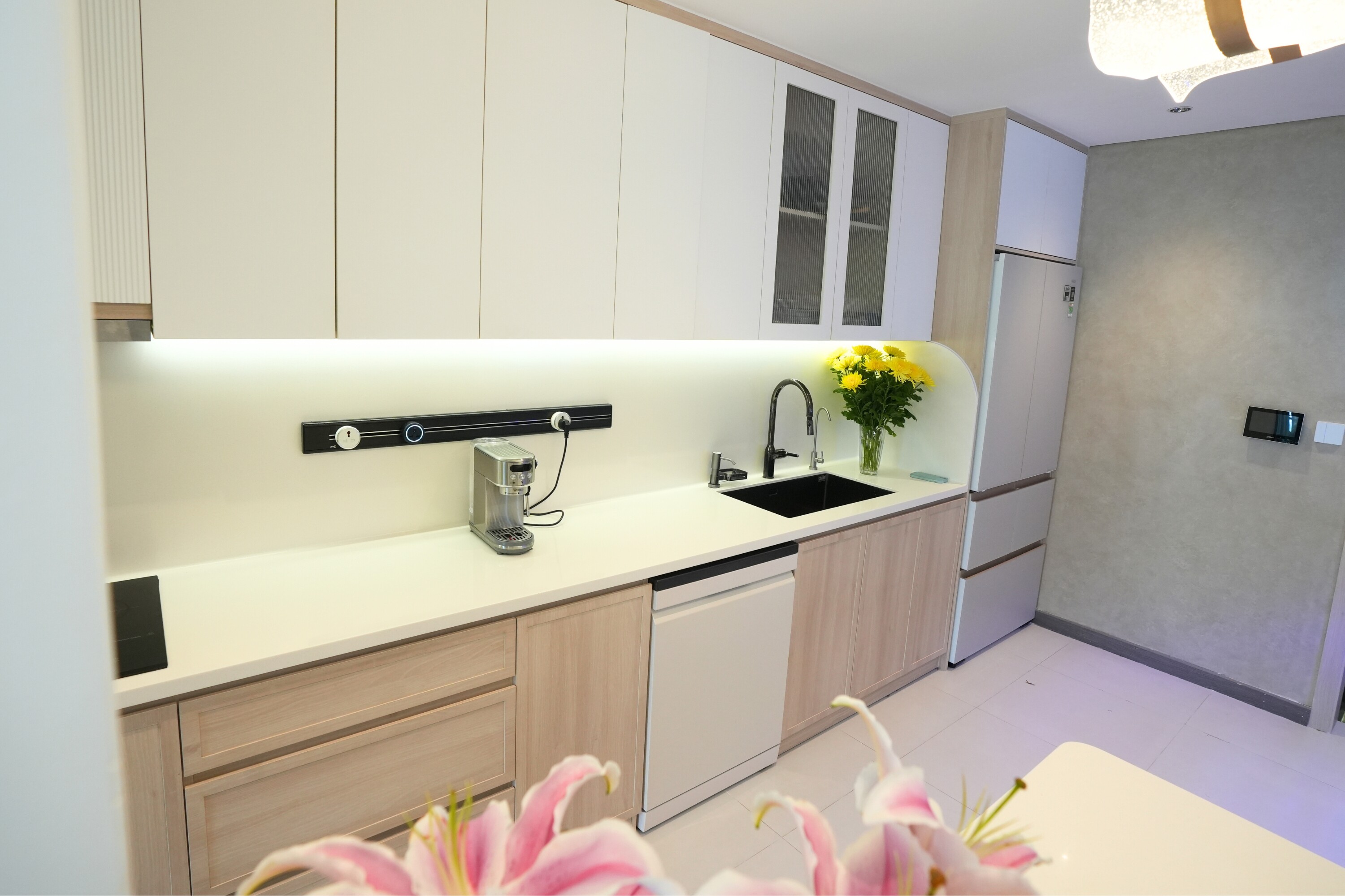Được đến thăm toàn nhà sao đình đám từ Trấn Thành đến Hà Hồ, chàng trai 9X vay tiền mua nhà riêng, làm ra thiết kế cực sang trọng - 11