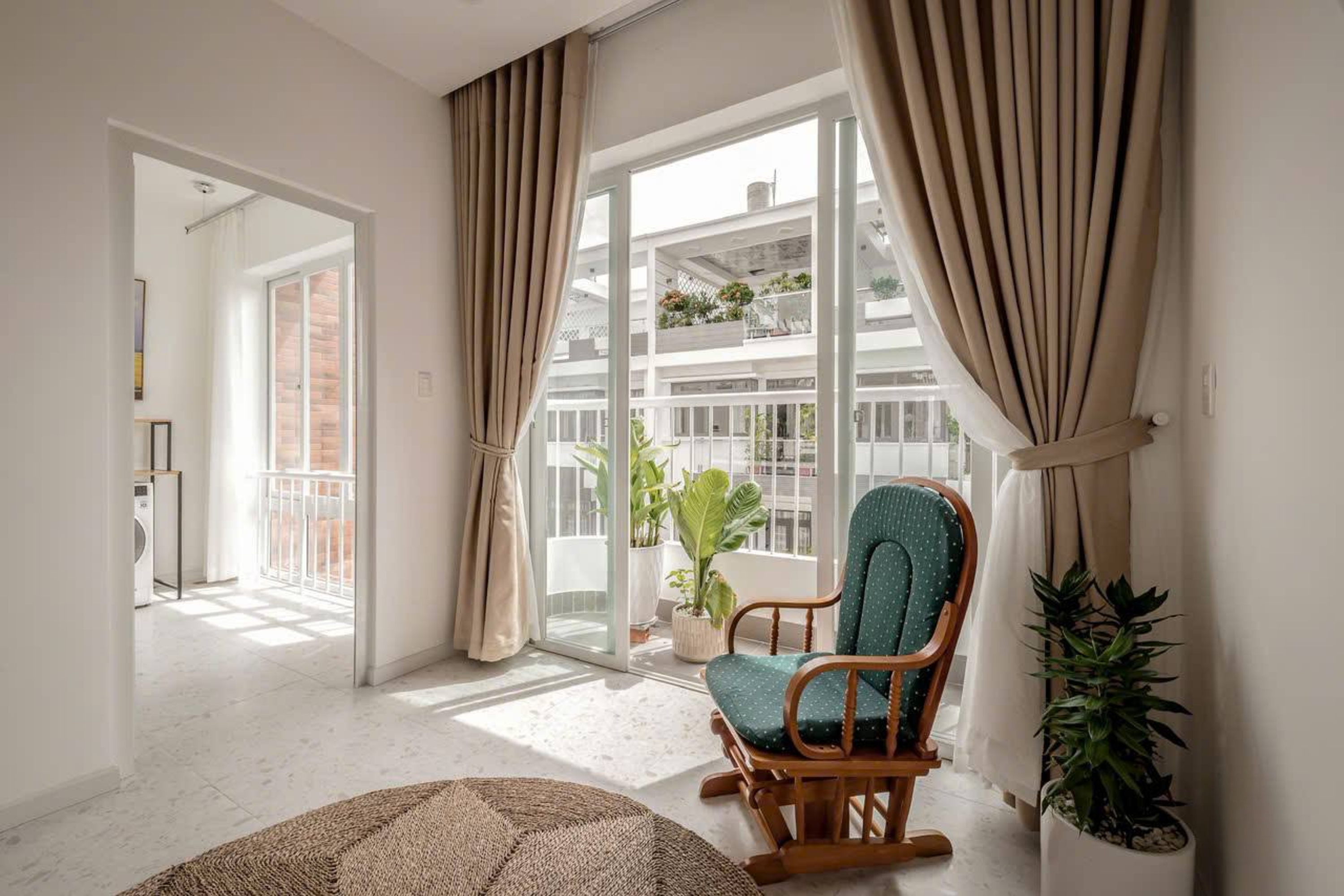 Sau nhiều năm ở trọ, cặp vợ chồng 3 con Bình Phước xây được căn nhà 3 tầng 2,4 tỷ, phủ màu trắng tuyệt đẹp - 16