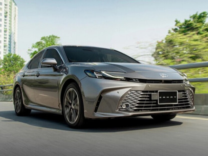 Giao thông - Toyota Camry HEV được điều chỉnh giá giảm 140 triệu đồng