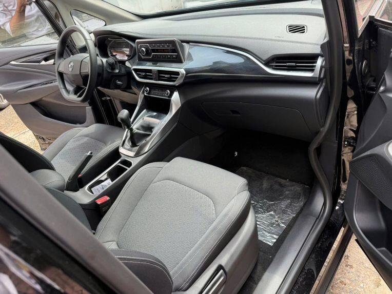 Thêm xe MPV giảm giá mạnh cạnh tranh VinFast Limo Green - 3