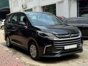 Thêm xe MPV giảm giá mạnh cạnh tranh VinFast Limo Green