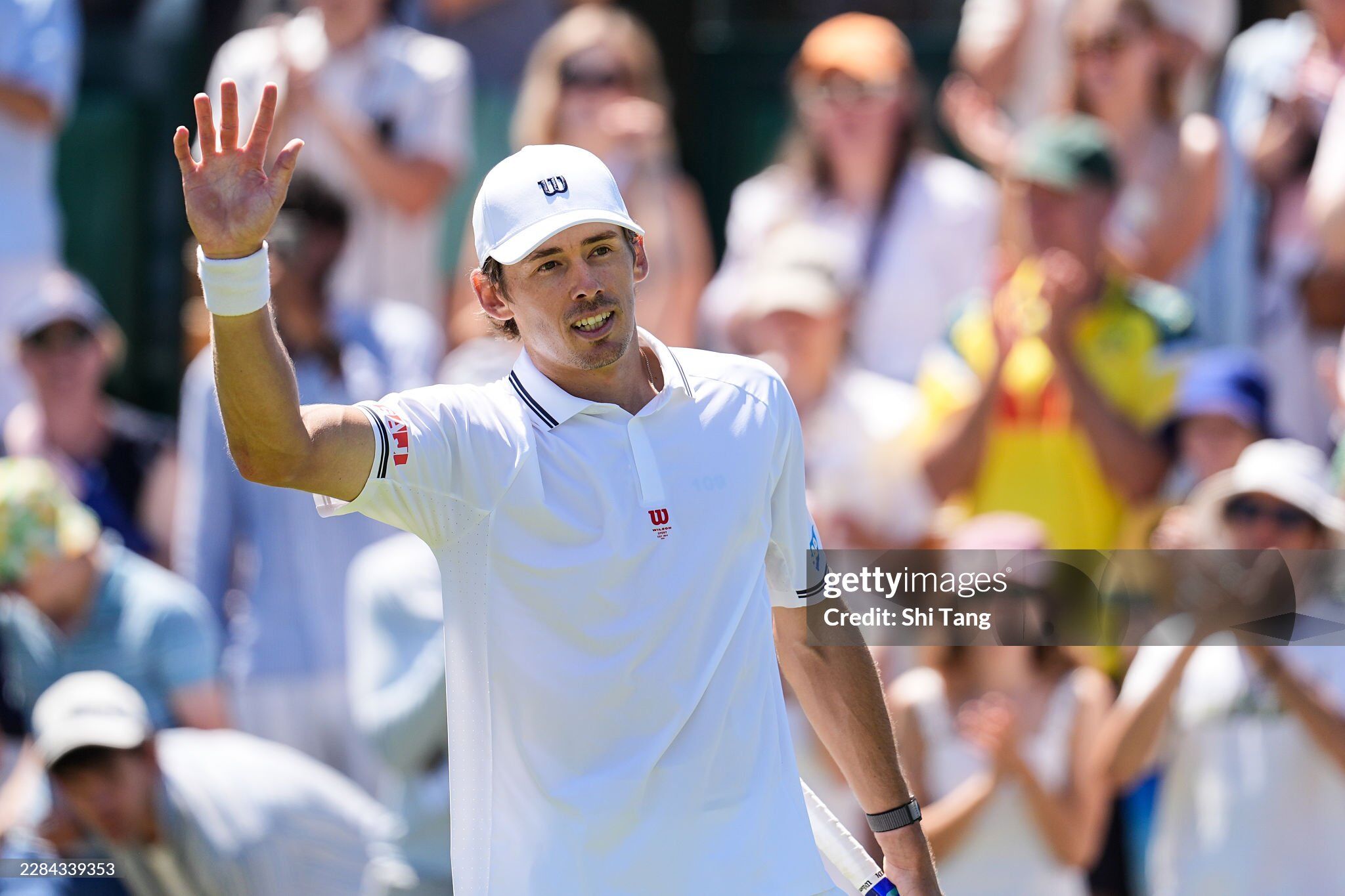 Tennis đỉnh cao Wimbledon: De Minaur - Fritz thắng nhàn, mỹ nhân Philippines tạo cột mốc lịch sử - 2