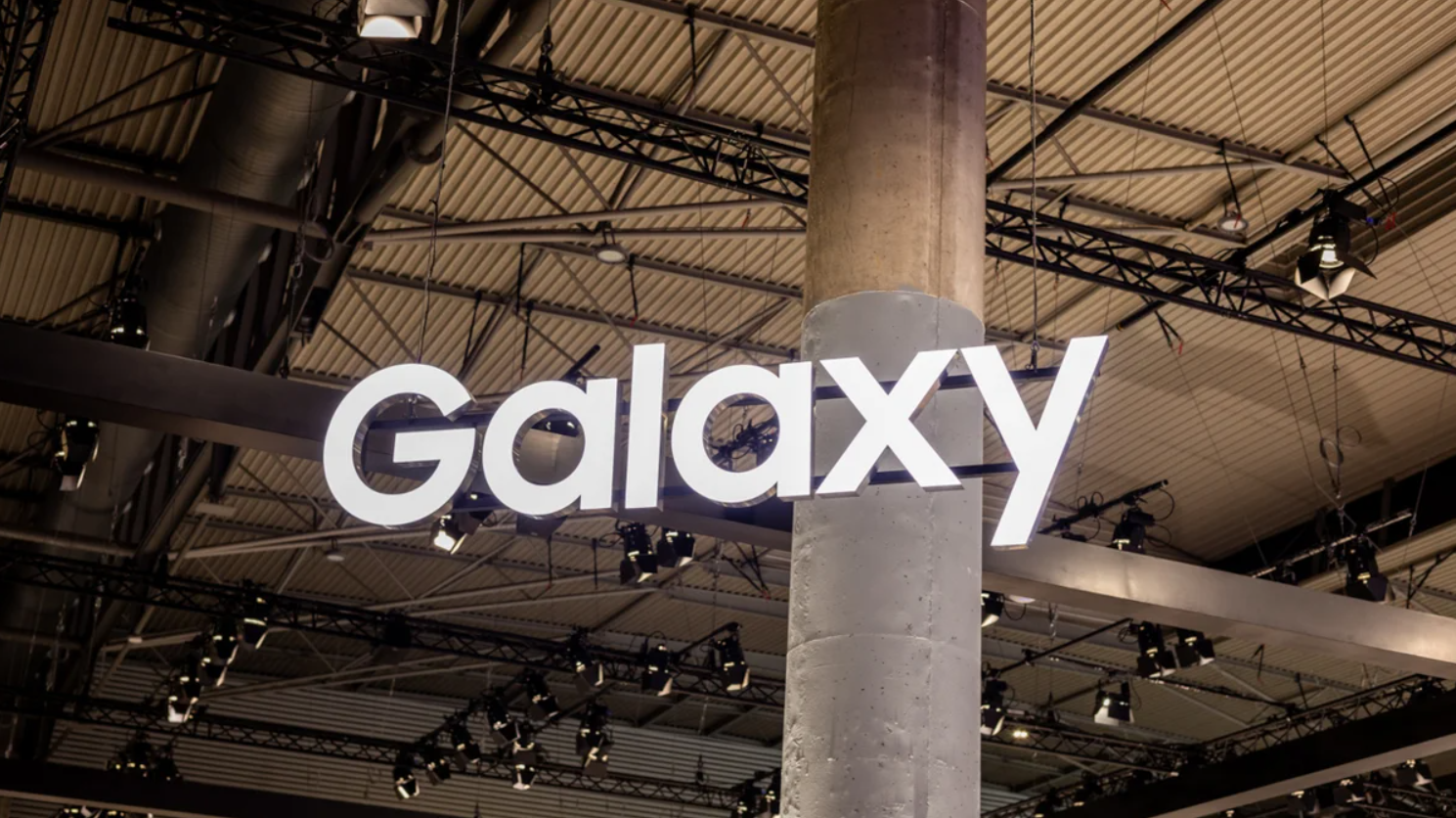 Giá hàng loạt siêu phẩm của Samsung bị rò rỉ - 1