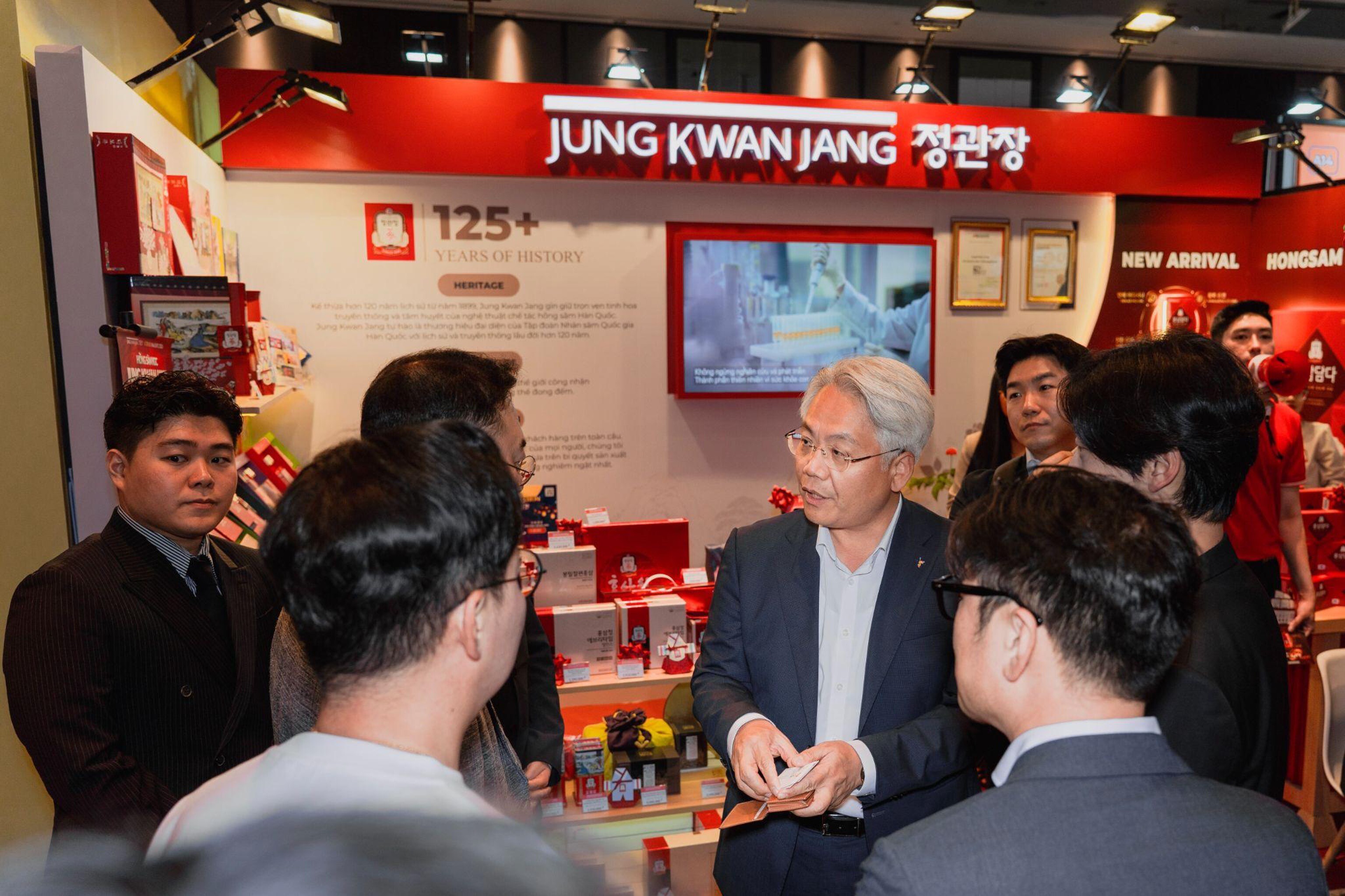 Hồng âm KGC Jung Kwan Jang Thu hút sự quan tâm tại K-Trend Vina Expo 2026 - 2