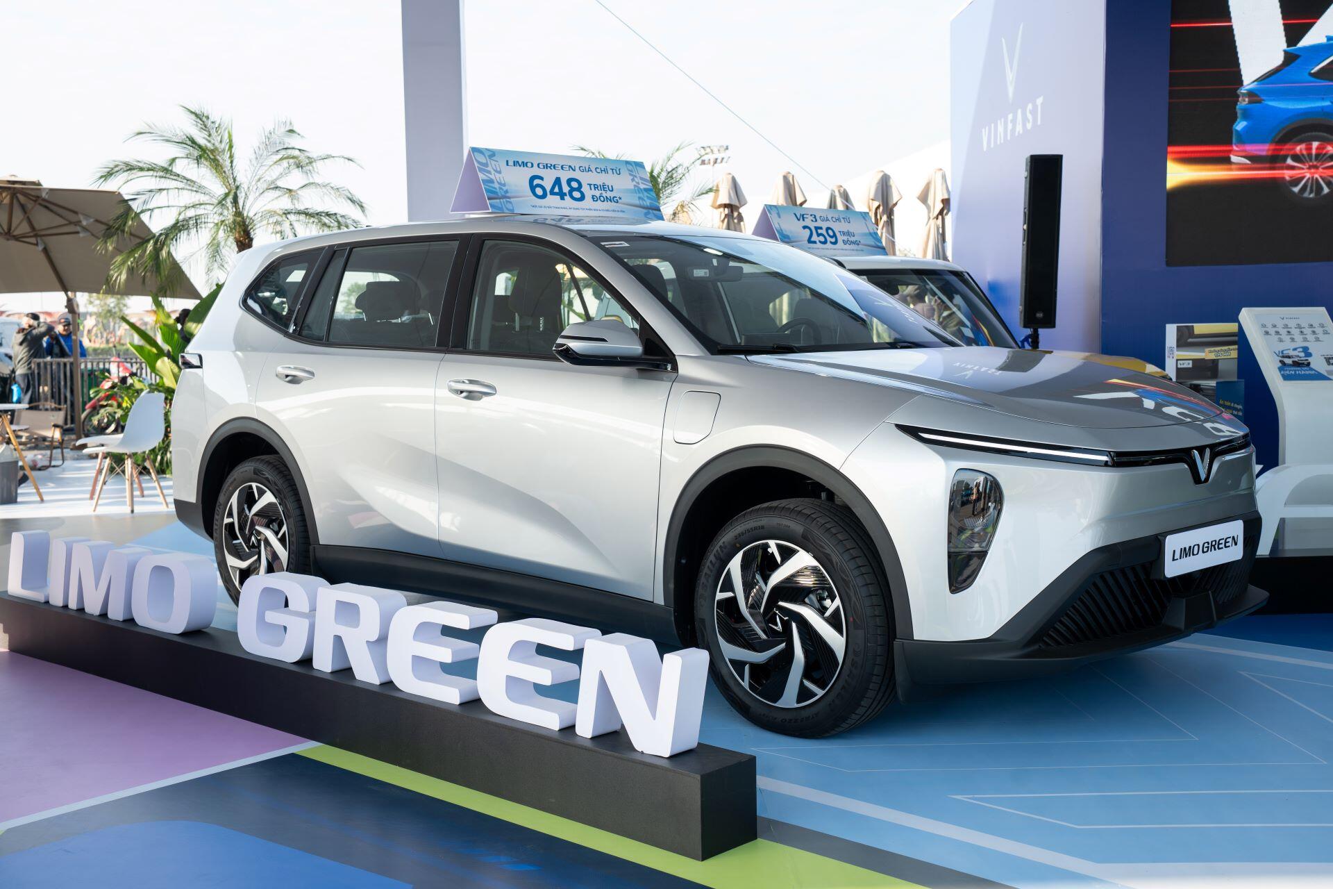 Không gian rộng, đi xa êm ái, VinFast Limo Green hút khách thuê xe tự lái - 1