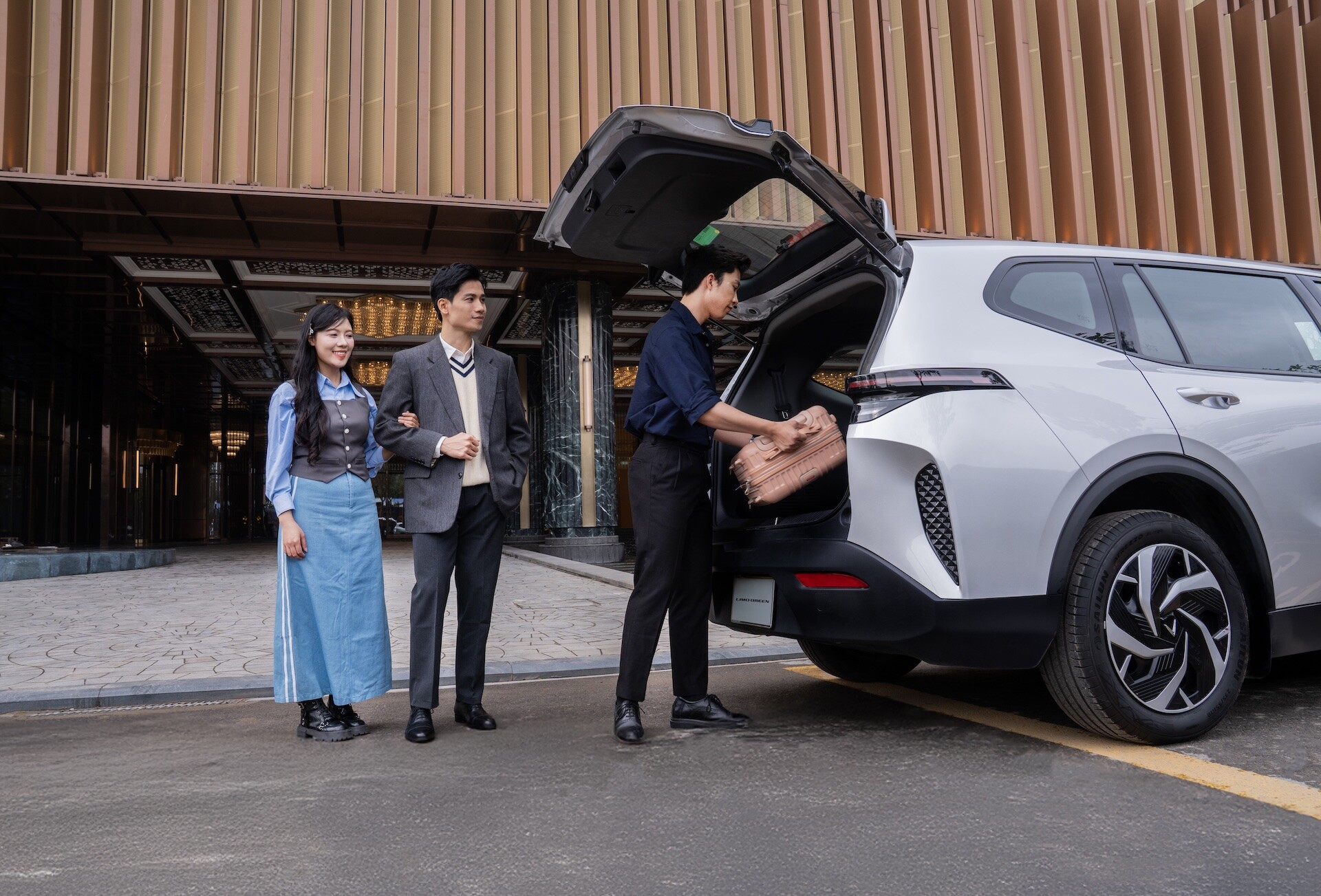 Không gian rộng, đi xa êm ái, VinFast Limo Green hút khách thuê xe tự lái - 3