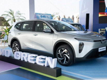 Thông tin doanh nghiệp - Không gian rộng, đi xa êm ái, VinFast Limo Green hút khách thuê xe tự lái