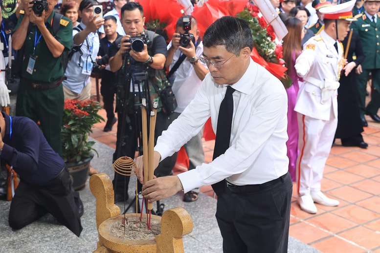 Thủ tướng Lê Minh Hưng: Bằng mọi giá, phải nỗ lực, quyết tâm cao nhất để tìm kiếm, quy tập và xác định danh tính hài cốt liệt sĩ - 4