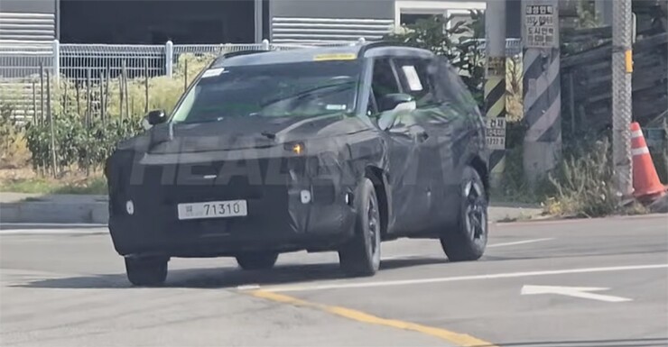 Kia Sportage thế hệ mới lộ diện nội thất, gây chú ý với màn hình siêu lớn - 1