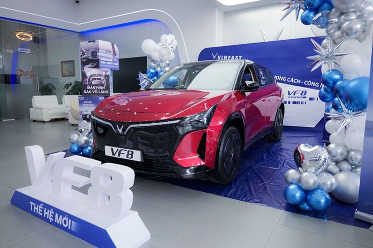 Đại lý VinFast cập nhật bảng giá xe điện mới, VF 8 giảm 100 triệu đồng - 1