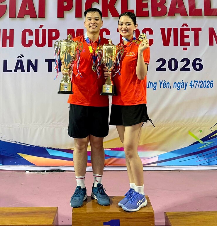 Hoa khôi bóng chuyền Thu Hoài vô địch pickleball, Á hậu Huyền My rạng rỡ dù phải "tắm sớm" - 2