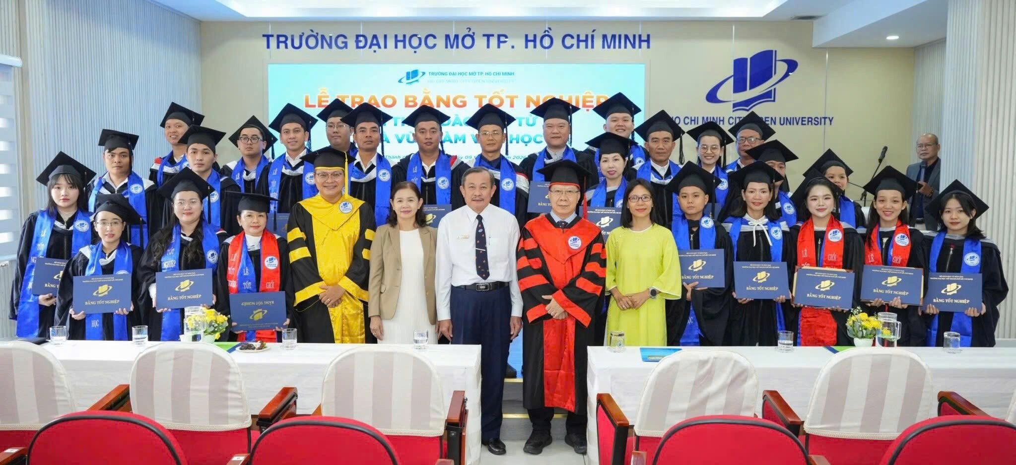 Trường Đại học Mở TP.HCM: 36 năm khẳng định chất lượng đào tạo, mở rộng cơ hội học tập cho mọi người - 1