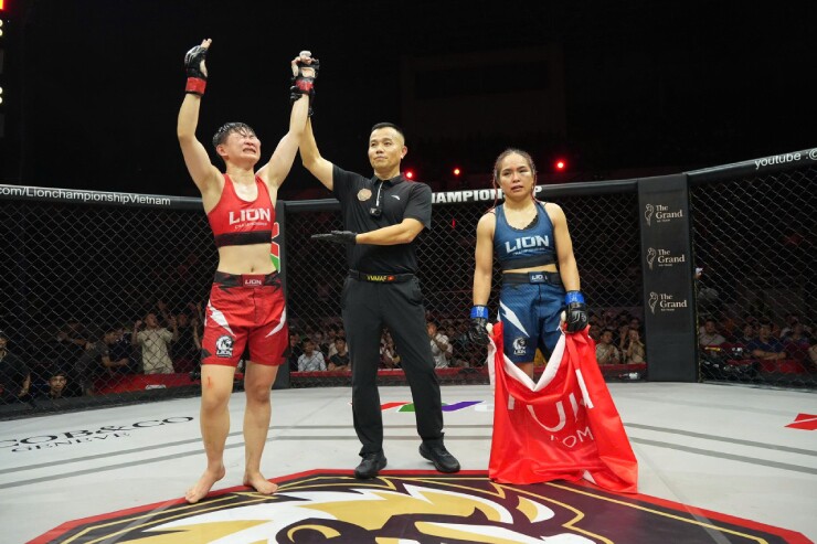 "Cô giáo" Lò Thị Phung tranh đai MMA, ngỡ ngàng trận "2 đấu 2" Việt Nam - Trung Quốc - 1