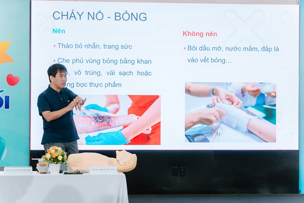 Bà con thêm yên tâm: Bệnh viện Bạch Mai trực tiếp đào tạo sơ cấp cứu cho dược sĩ Long Châu, sẵn sàng hỗ trợ người dân - 2
