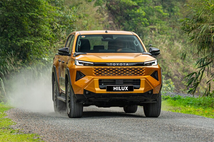 Ford Ranger "mất ngôi", Toyota Hilux bứt tốc với 1.000 xe bán ra - 1