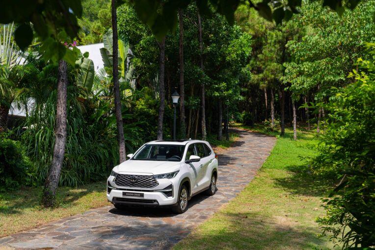 Gia đình đông con nên chọn xe MPV hay SUV? - 1