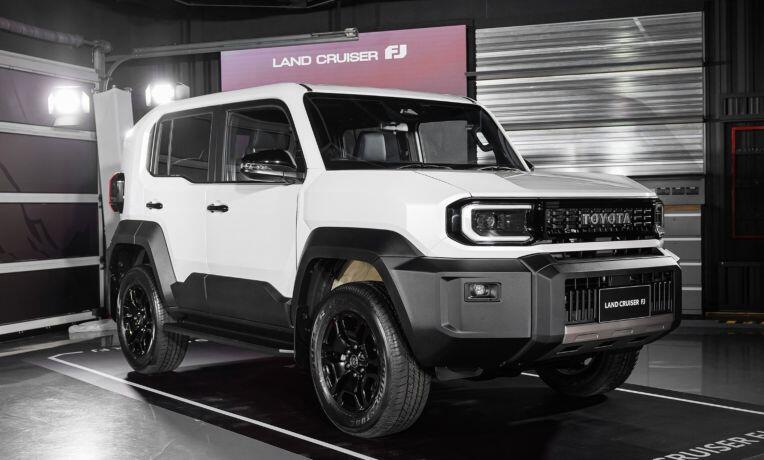Toyota Land Cruiser FJ tiếp tục được hé lộ thêm ảnh mới tại Việt Nam - 2