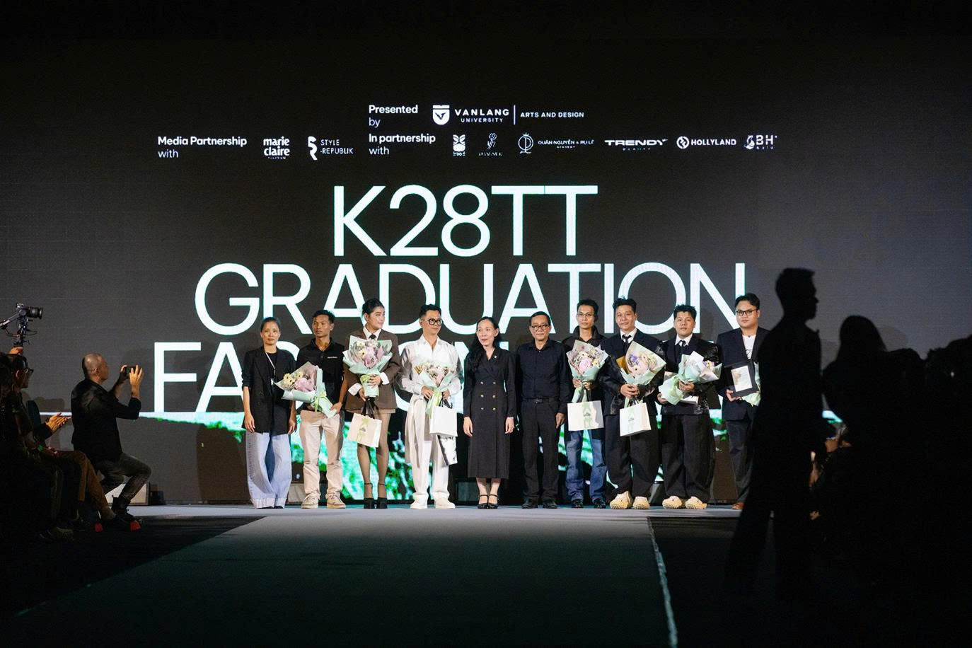 Không gian nghệ thuật từ 52 bộ sưu tập tốt nghiệp - 1