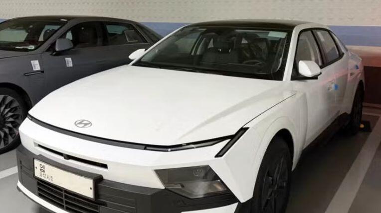 Hyundai Elantra thế hệ mới có thiết kệ lạ mắt - 1