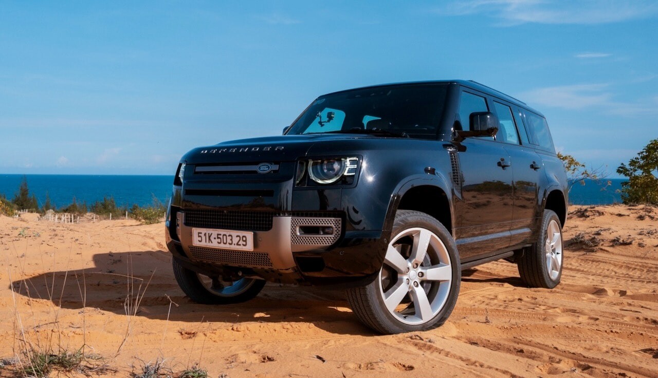 Trải nghiệm xe Defender trên cung đường đa địa hình đẹp nhất Việt Nam - 1