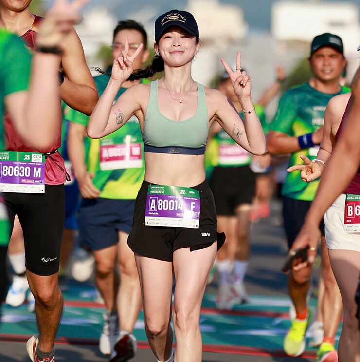 Hot girl võ thuật Châu Tuyết Vân đọ sắc cùng dàn người đẹp chạy marathon - 2