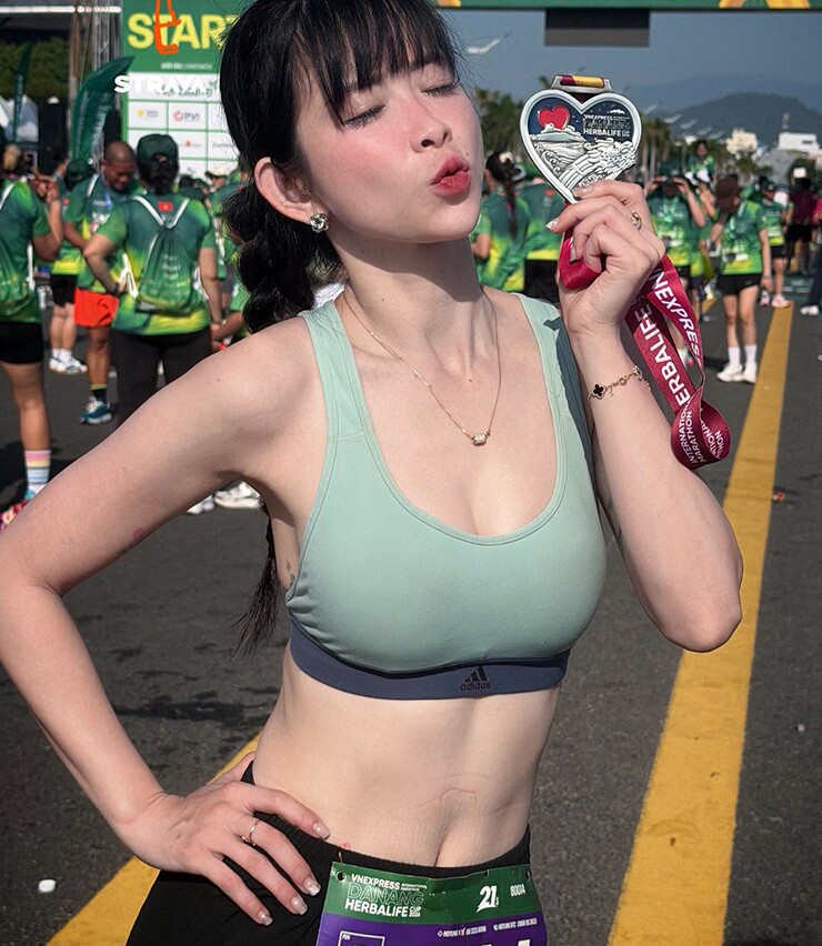 Hot girl võ thuật Châu Tuyết Vân đọ sắc cùng dàn người đẹp chạy marathon - 1