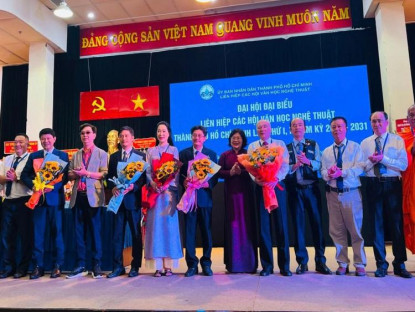 Tin Tức - Xây dựng đội ngũ văn nghệ sĩ TP Hồ Chí Minh chuyên nghiệp, văn minh, hoạt động đúng tôn chỉ, mục đích