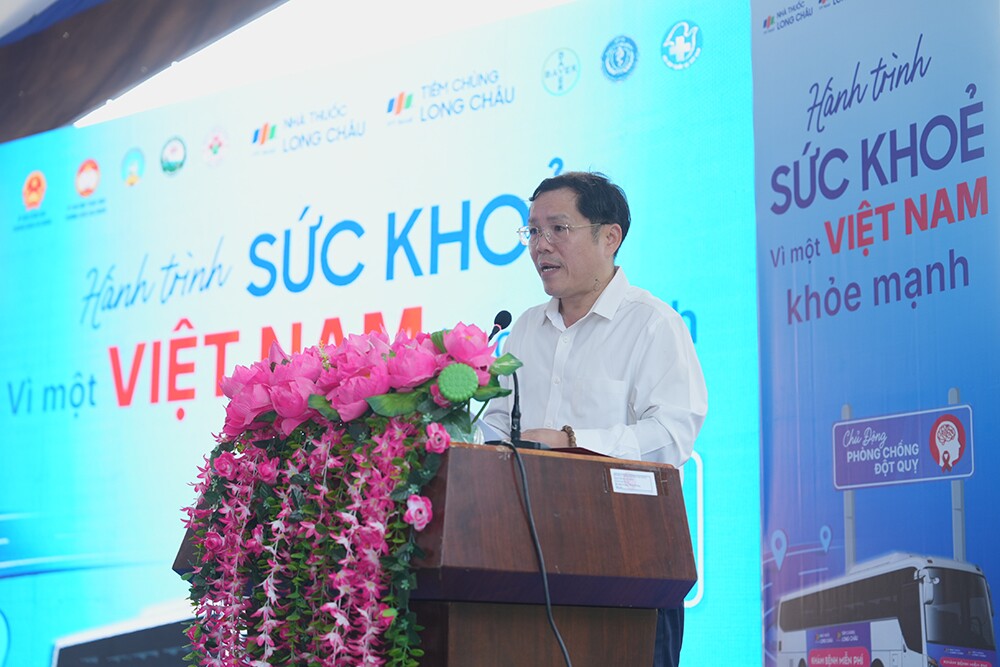 Hàng ngàn người dân có hoàn cảnh khó khăn được khám sức khỏe, tầm soát đột quỵ và phát thuốc miễn phí - 1