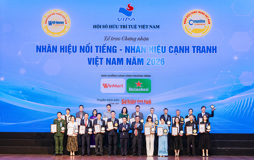 Vietnam Airlines nối dài 11 năm liên tiếp trong Top 10 Nhãn hiệu nổi tiếng Việt Nam - 3