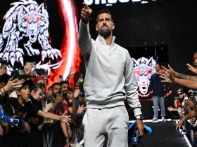 Djokovic ra mắt ấn tượng giải đấu vật danh tiếng WWE, trổ tài ném rổ như siêu sao NBA