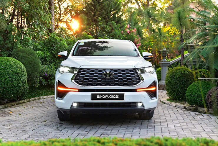 Toyota Veloz Cross tiếp tục hụt hơi trước Mitsubishi Xpander - 1