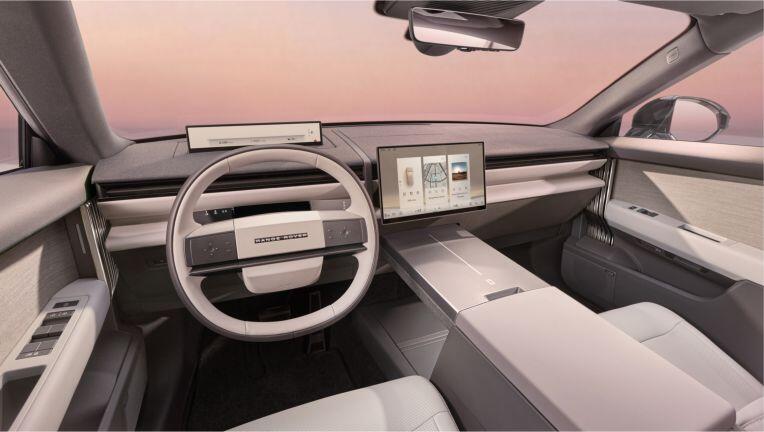 Range Rover hê lộ hình ảnh về mẫu GT thuần điện đầu tiên - 2