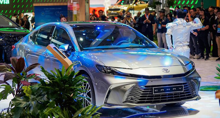Từng là lựa chọn số một của doanh nhân, Toyota Camry giờ đối mặt thực tế phũ phàng - 2