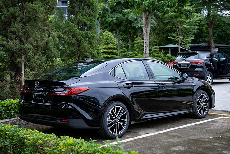 Từng là lựa chọn số một của doanh nhân, Toyota Camry giờ đối mặt thực tế phũ phàng - 3