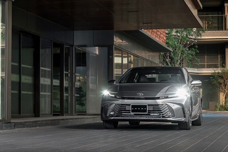 Mẫu sedan được nhiều doanh nhân yêu thích nay còn hấp dẫn hơn với công nghệ hybrid - 1