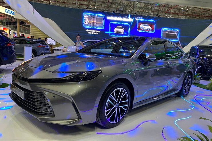 Mẫu sedan được nhiều doanh nhân yêu thích nay còn hấp dẫn hơn với công nghệ hybrid - 2