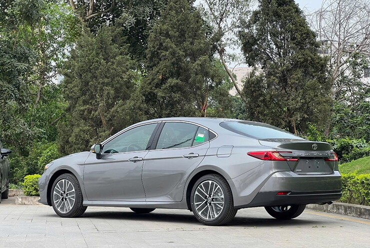 Mẫu sedan được nhiều doanh nhân yêu thích nay còn hấp dẫn hơn với công nghệ hybrid - 3