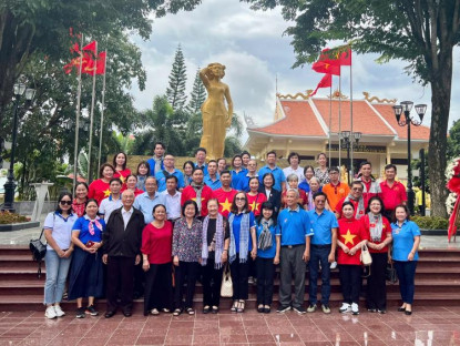 Thơ - "Hành trình về miền đất đỏ" - Thơ Đặng Hoàng Phúc