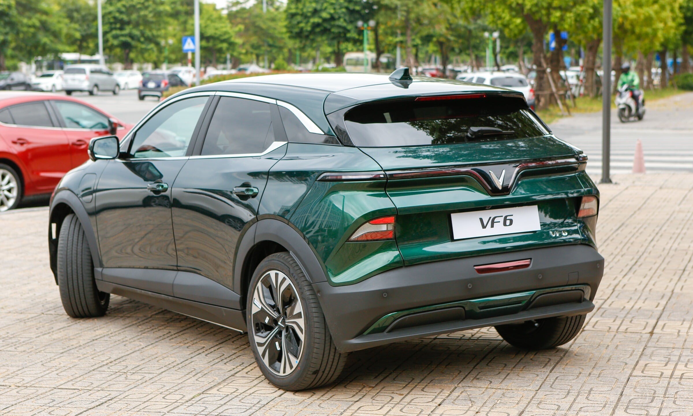VinFast VF6 Eco vs VF6 Plus: Khác biệt gì khi chênh nhau 60 triệu đồng? - 4