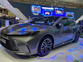 Mẫu sedan được nhiều doanh nhân yêu thích nay còn hấp dẫn hơn với công nghệ hybrid