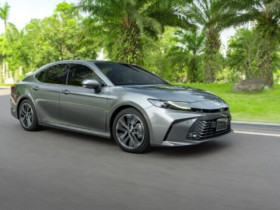 Camry HEV chạy lướt: 