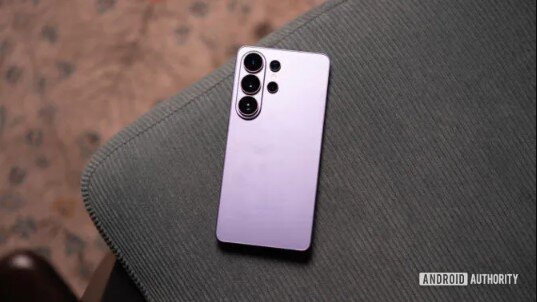 5 điện thoại Android nên mua thay vì Samsung Galaxy Z Flip 8 - 2